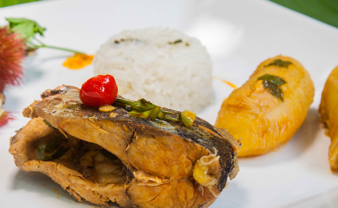 Fish with Banana and Gravy